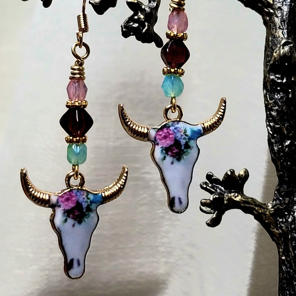 Yellowstone theme Earrings Handmade and Hypoallergenic - Picture 1 of 11